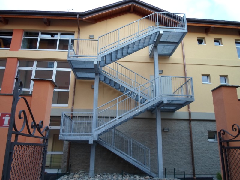 Progettazione su misura di scale di sicurezza a Brescia